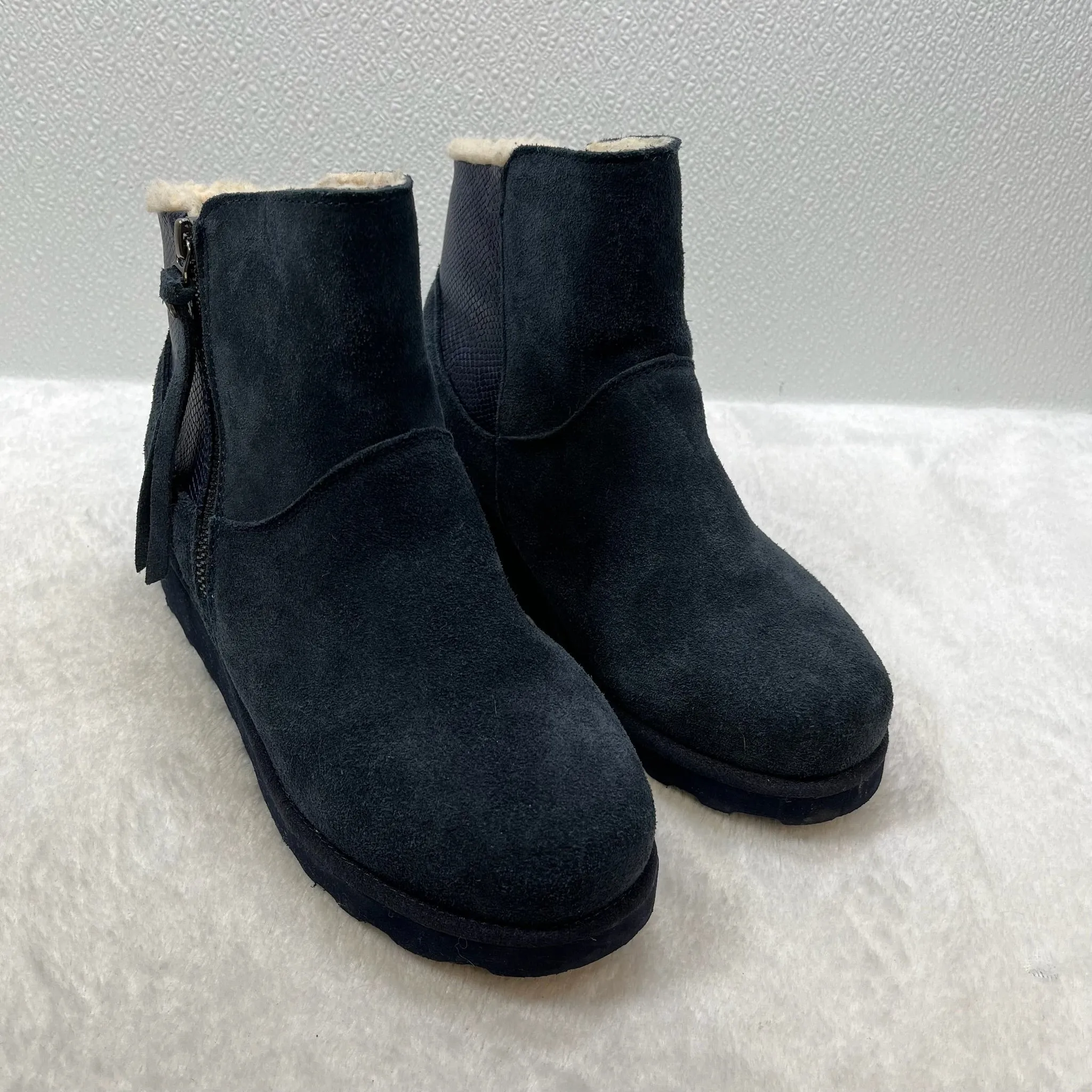 Boots Snow By Bearpaw  Size: 7