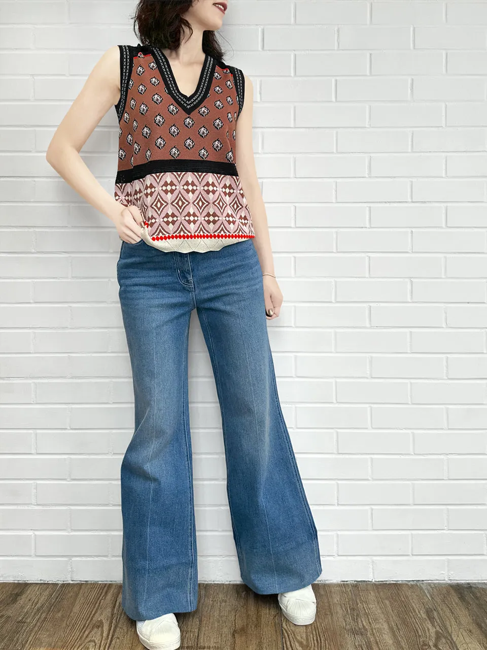 Chestnut Mosaic Pattern Knitted Sleeveless V-neck Sweater