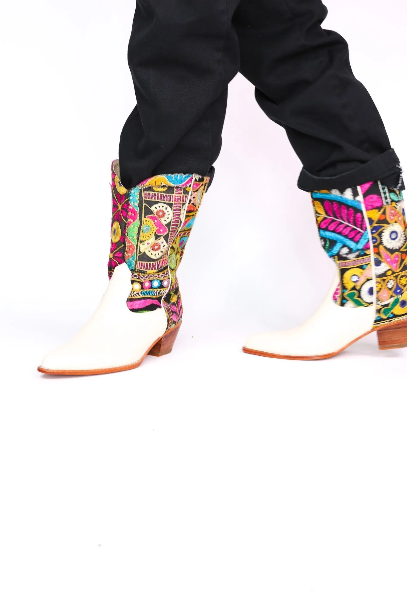 EMBROIDERED PATCHWORK WESTERN BOOTS ANDROMEDA