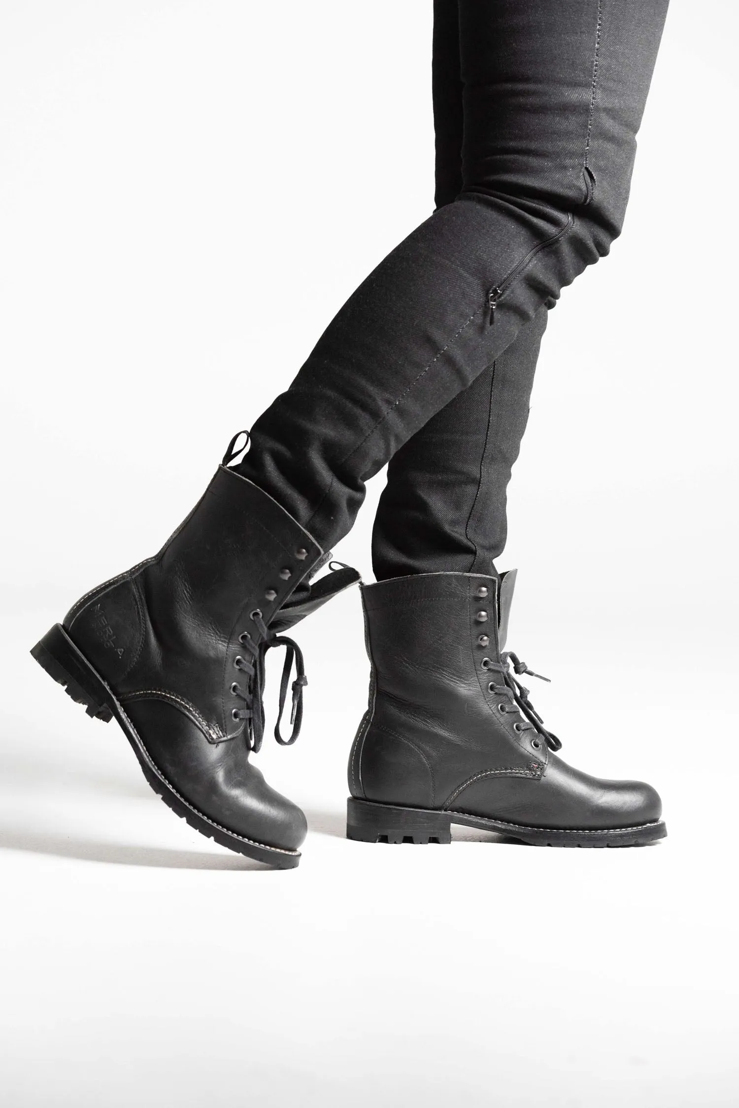 Estrada - Black Leather Boots