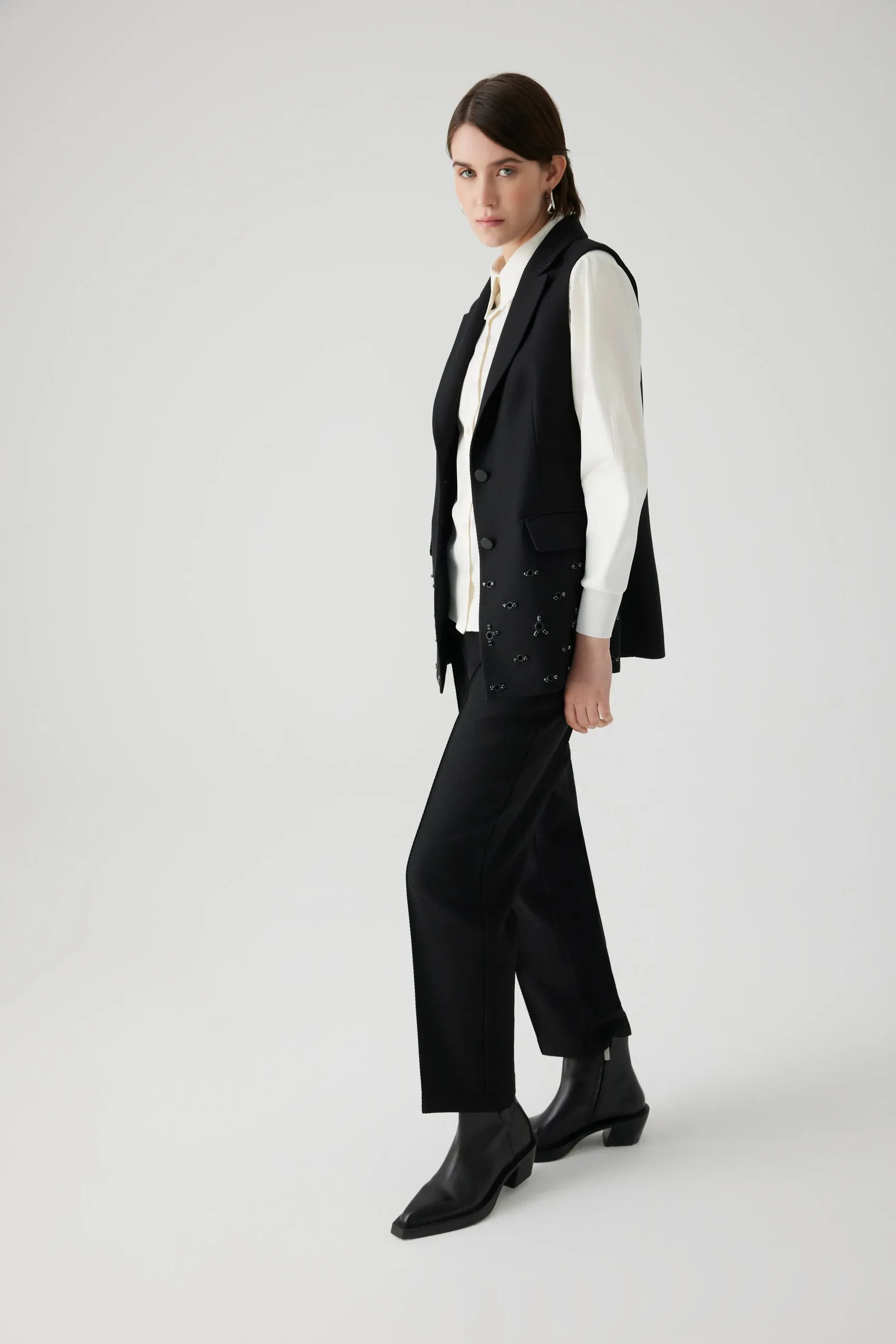 Exquise Aretha Black Long Sleeveless Jacket