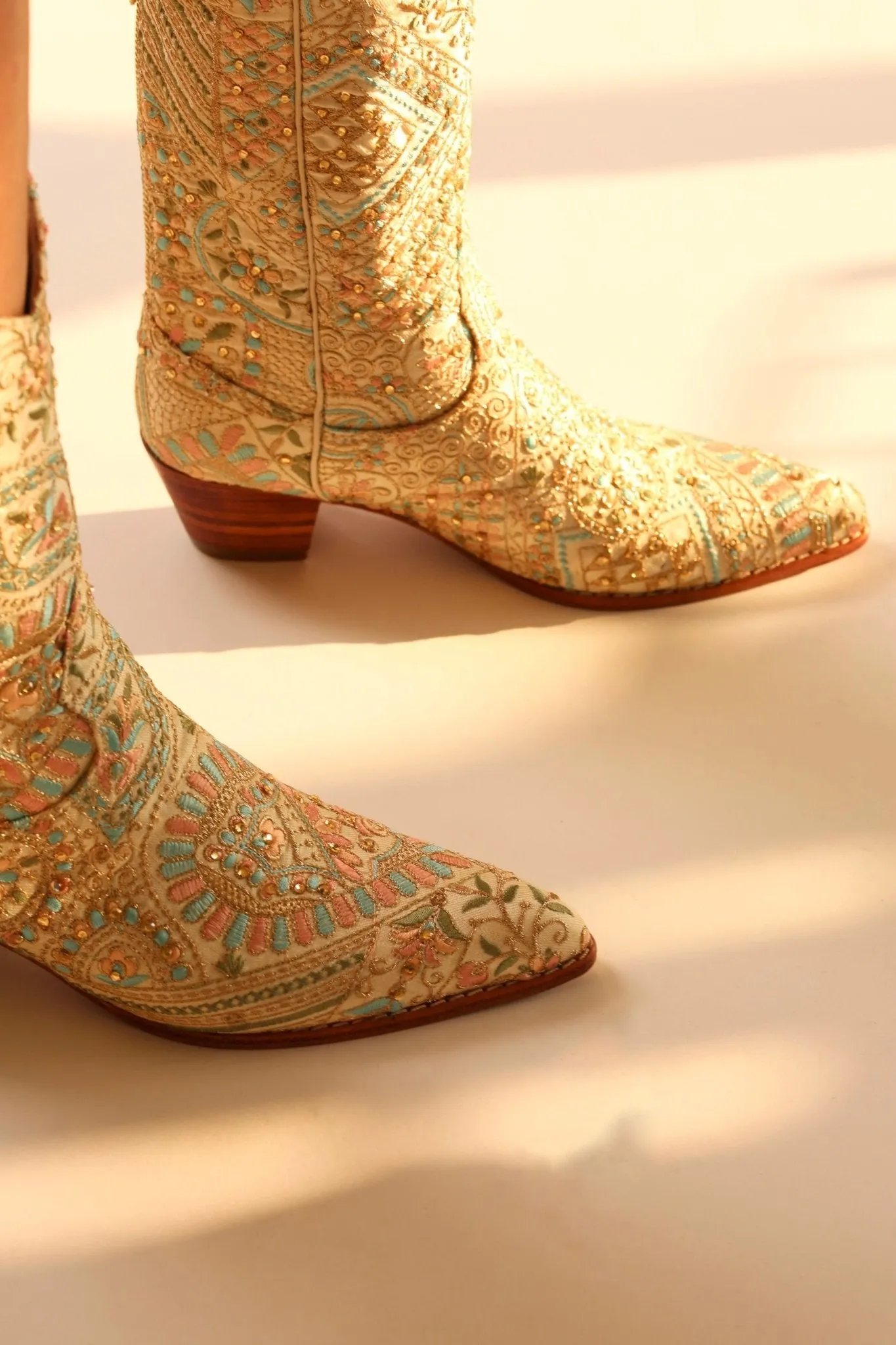 FLOWER SILK EMBROIDERED WESTERN BOOTS EMMAMIL