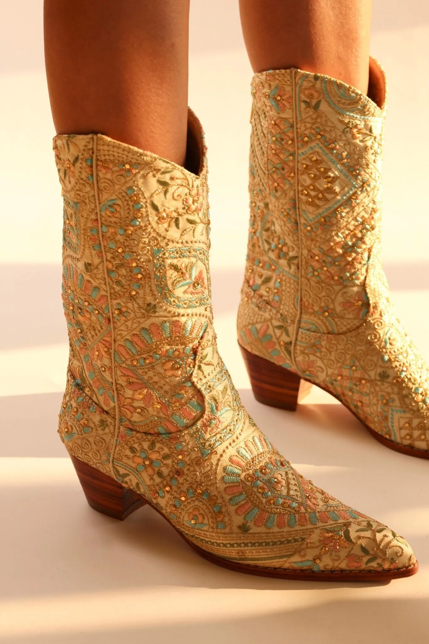 FLOWER SILK EMBROIDERED WESTERN BOOTS EMMAMIL