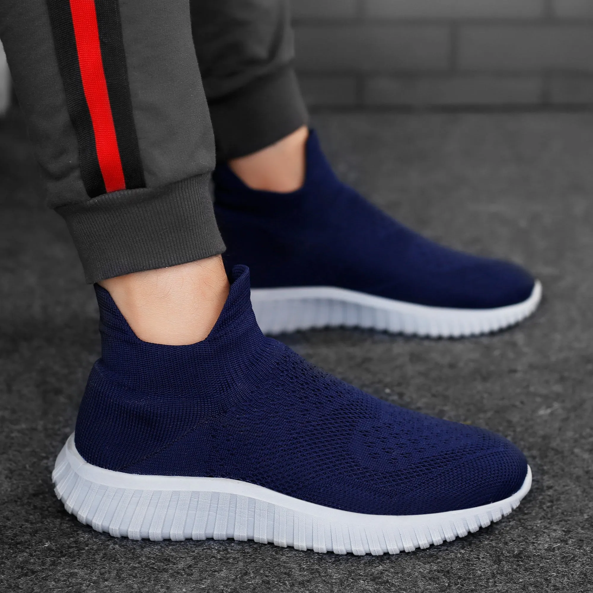 Latest Knitted Fabric Material Casual Black Sports Socks Shoes For Men