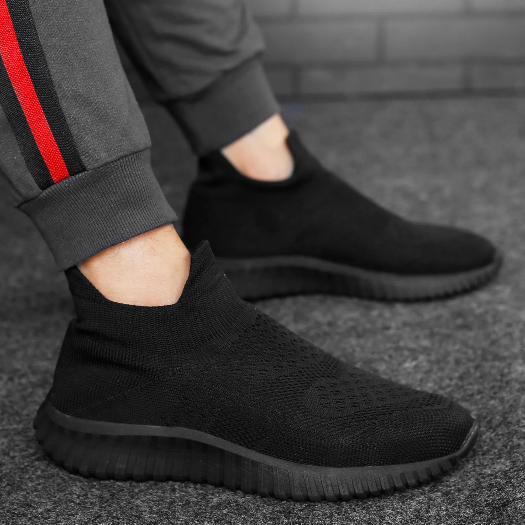 Latest Knitted Fabric Material Casual Black Sports Socks Shoes For Men