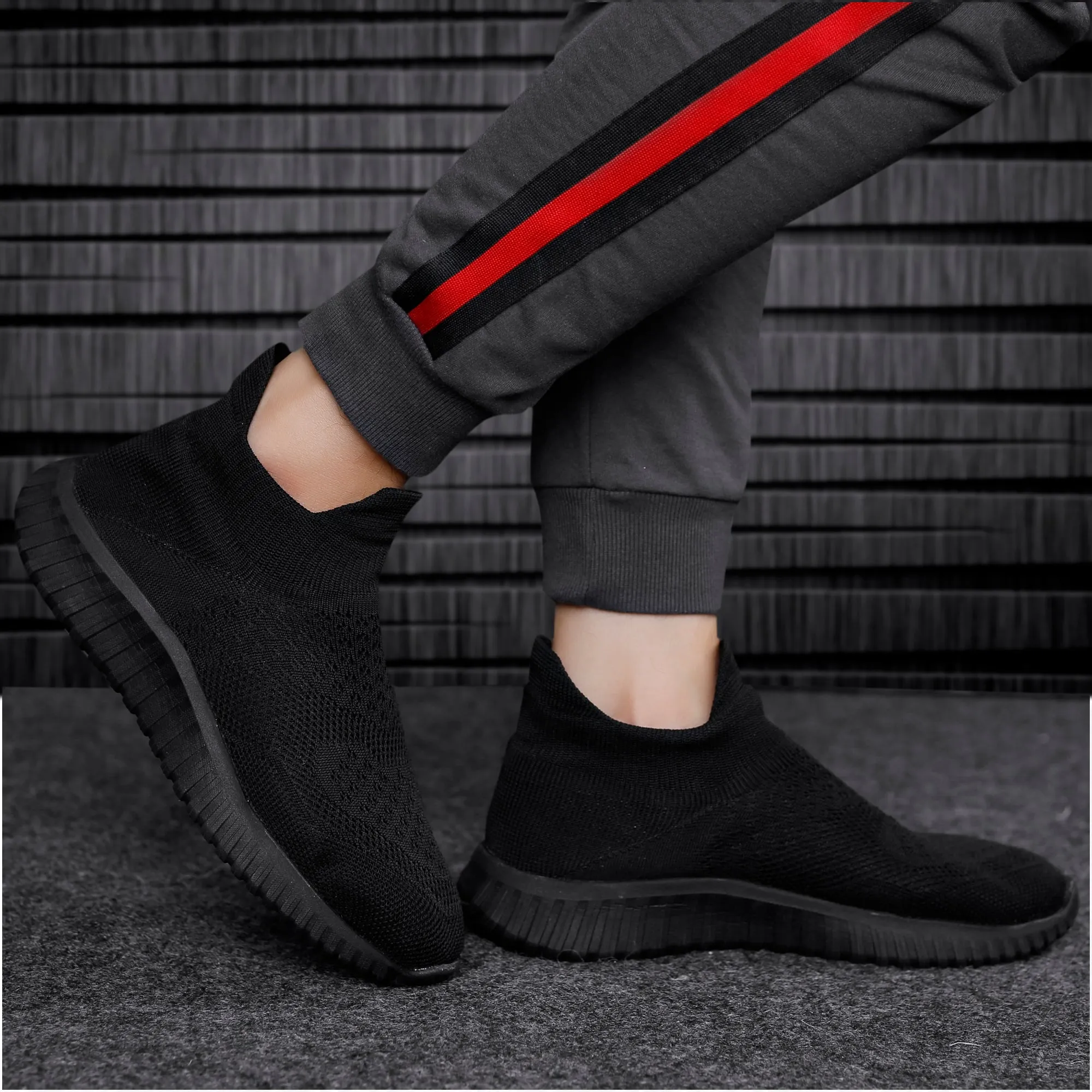 Latest Knitted Fabric Material Casual Black Sports Socks Shoes For Men