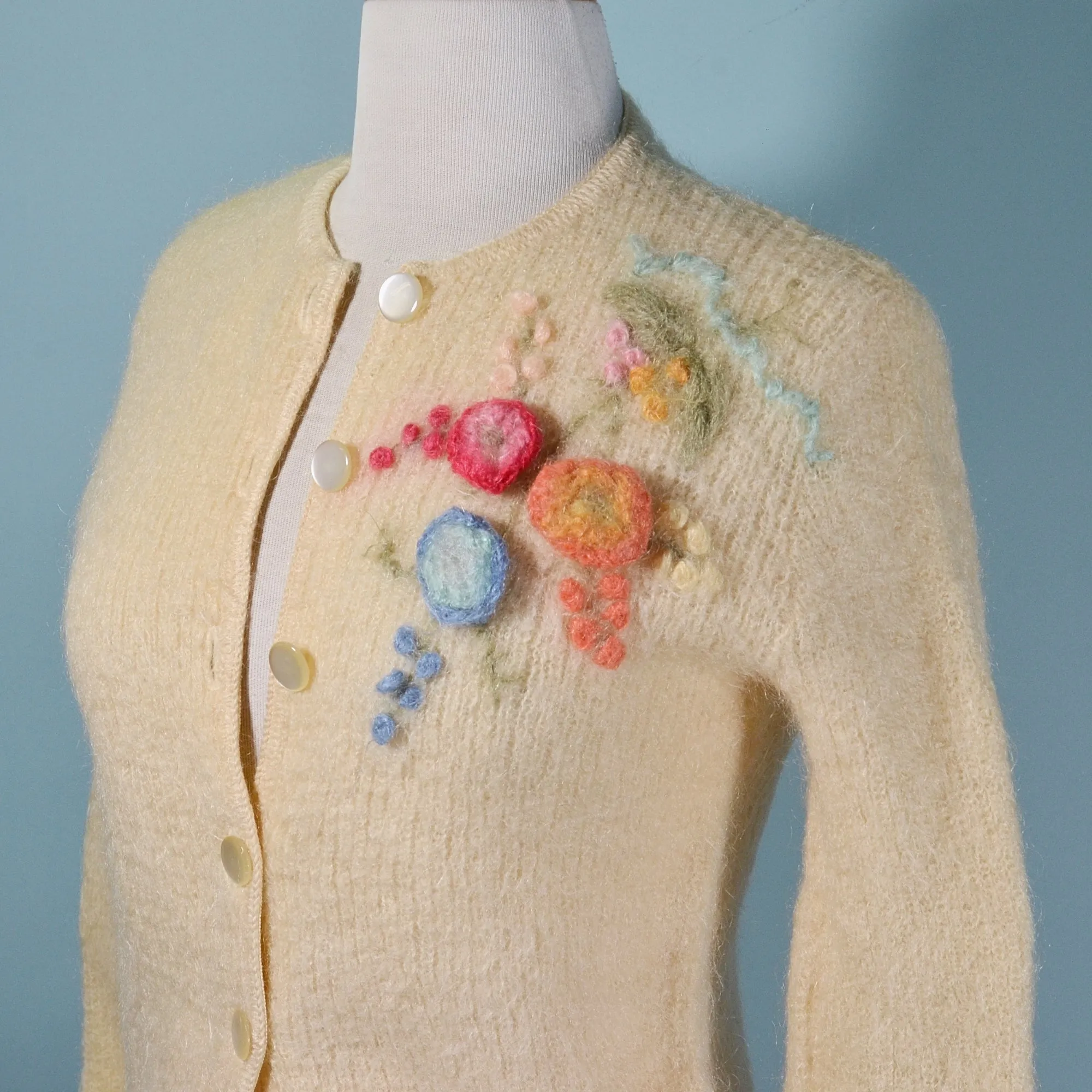 Vintage 50s Cream Mohair Sweater Flower Details XS